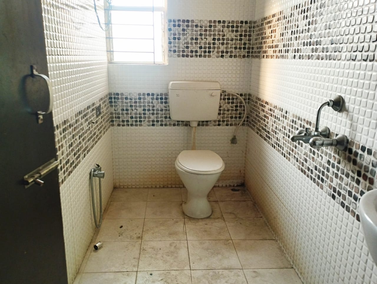 Unfurnished 3bhk in Shiv Mandir, Tripura Road, Jaya Nagar, Beltola, Guwahati, Assam, India for Rent